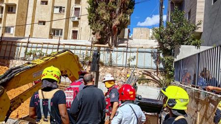 عراد : إندلاع حريق في مصنع لمستحضرات التجميل واصابة عامل بهود هشارون
